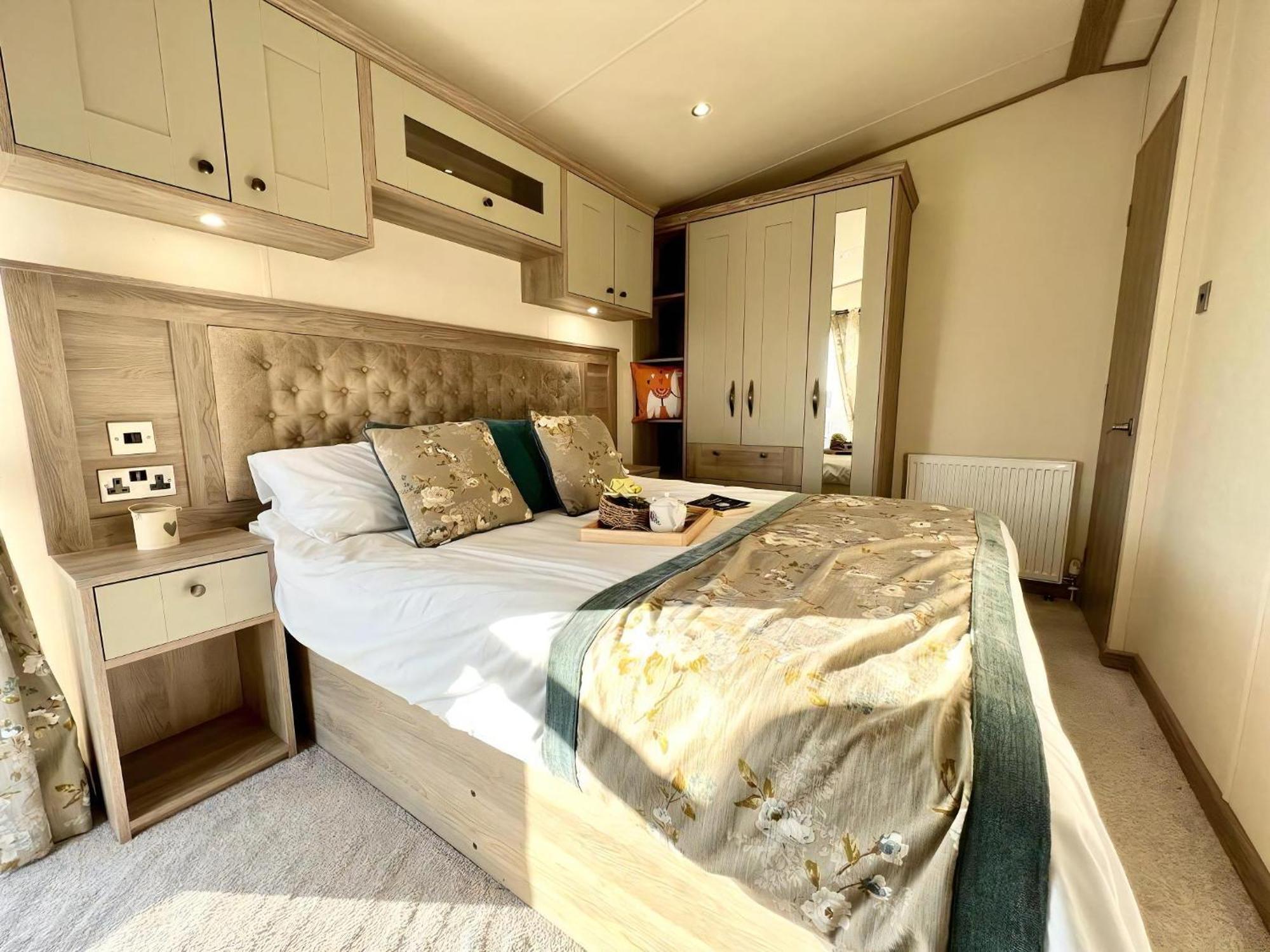 Stunning Caravan With Full Lake View At Southview Holiday Park Ref 33004Ml Skegness Exterior photo
