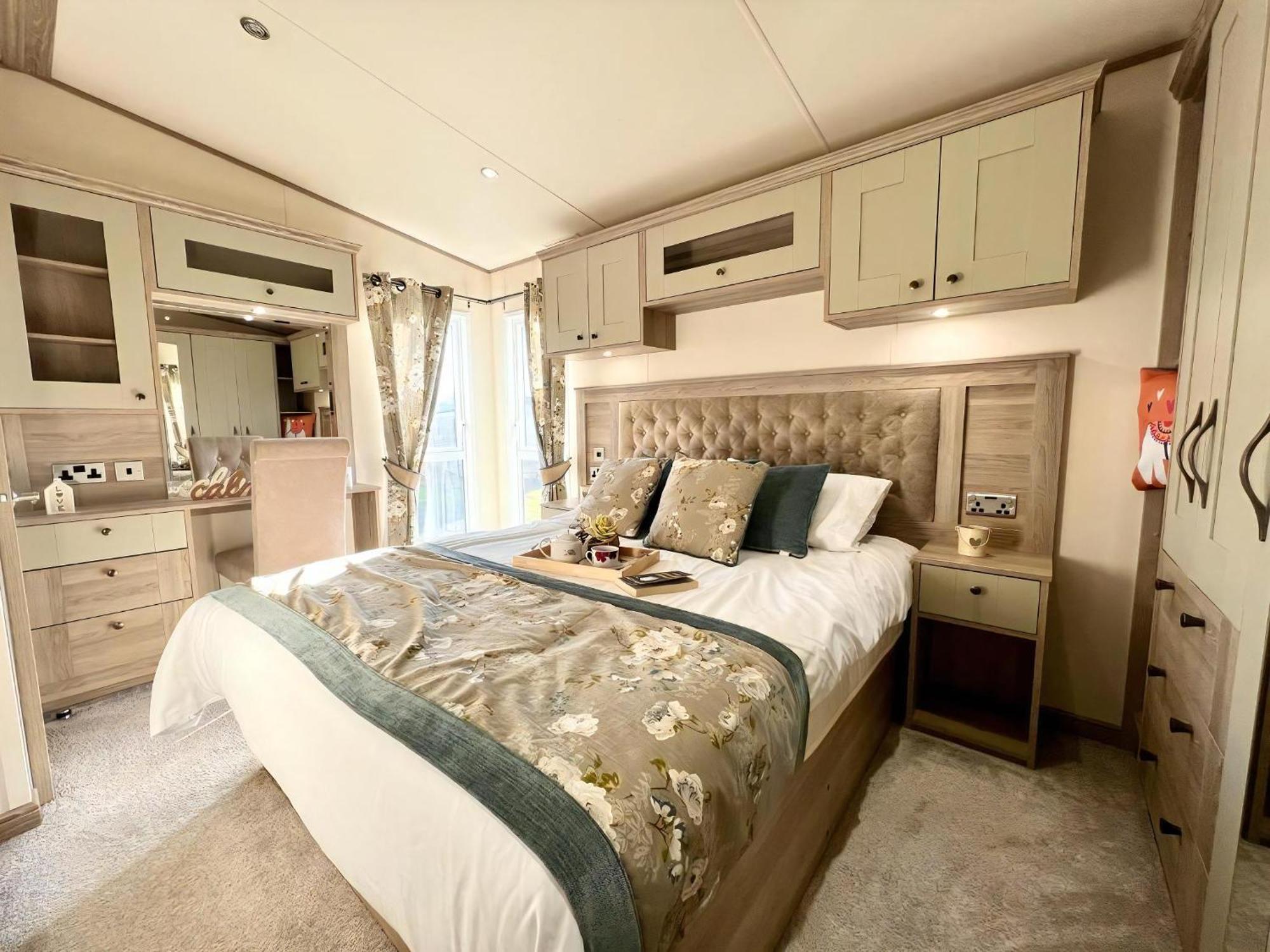 Stunning Caravan With Full Lake View At Southview Holiday Park Ref 33004Ml Skegness Exterior photo