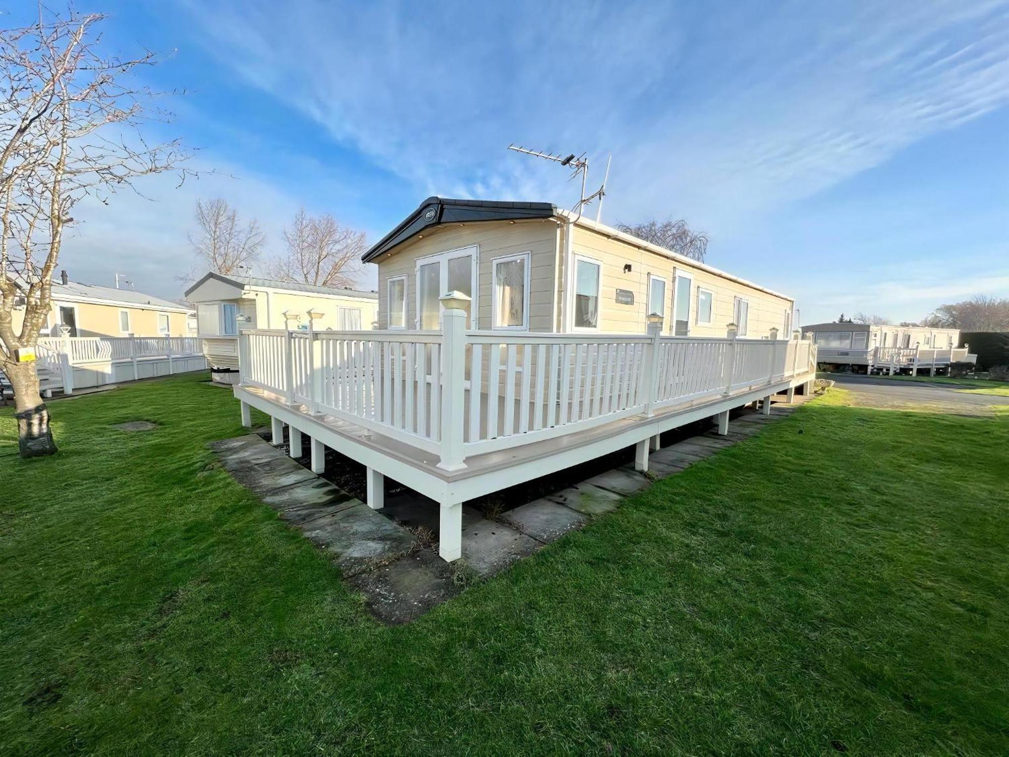 Stunning Caravan With Full Lake View At Southview Holiday Park Ref 33004Ml Skegness Exterior photo