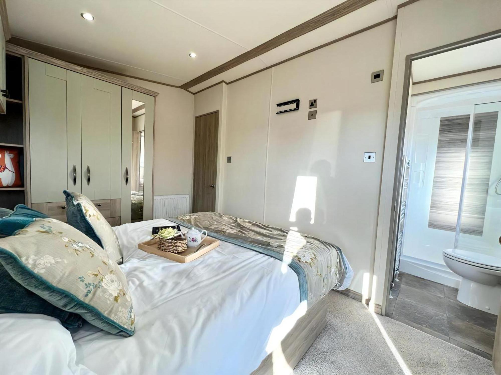 Stunning Caravan With Full Lake View At Southview Holiday Park Ref 33004Ml Skegness Exterior photo